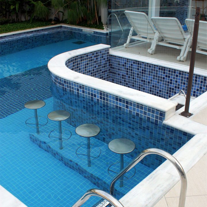 BANCO PARA PISCINA EM AÇO INOX SODRAMAR